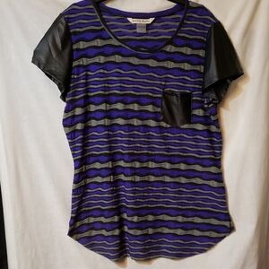 Striped Wave Short Sleeve Tee in Black and Purple
